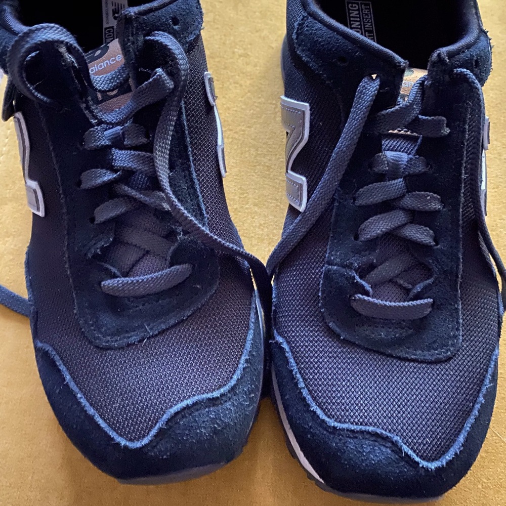 Women’s New Balance tennis shoes